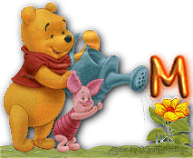 Abecedario de Winnie the Pooh y Piglet Regando una Flor.