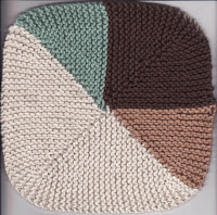 4-Corners dishcloth with contrasting squares and triangles