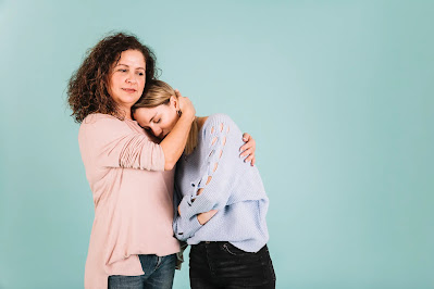 Real Friends Vs. Fake Friends: 21 Red Flags To Look Out For