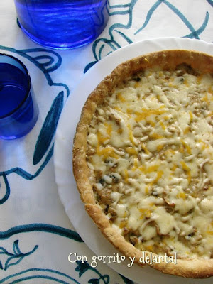 quiche-de-calabacin-champiñones-atún-sin-lactosa-con-gorrito-y-delantal