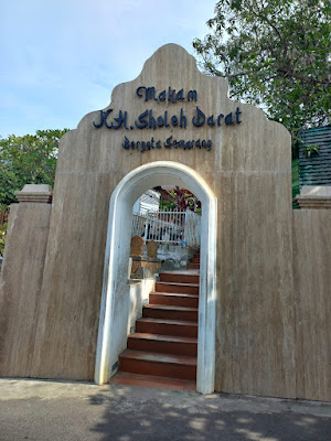 Gapura makam