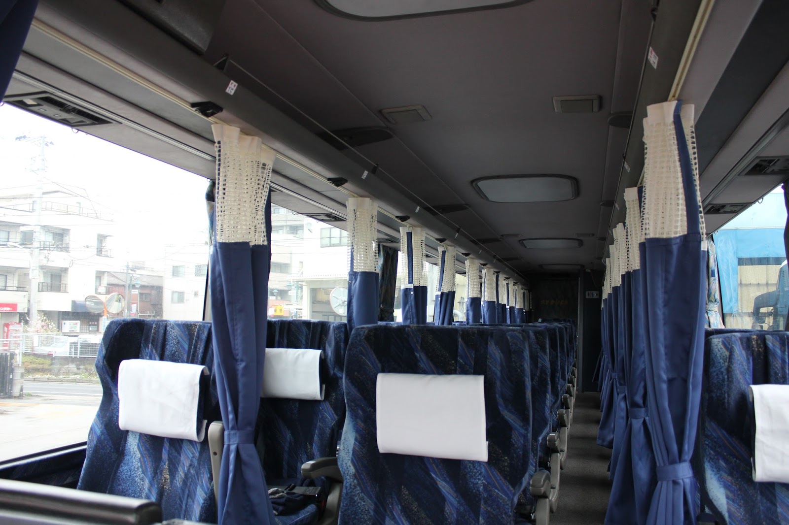 トピックス 国際興業バス Pr 夜行高速バス３列シート車に 個席カーテン を設置しました