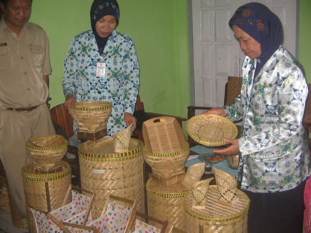 skbtemanggung tk Kelompok Wira Usaha Pedesaan Kerajinan  Bambu 