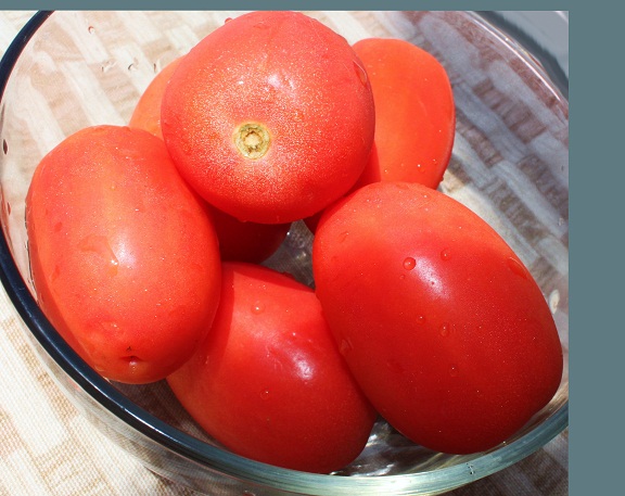 fresh plum tomatoes