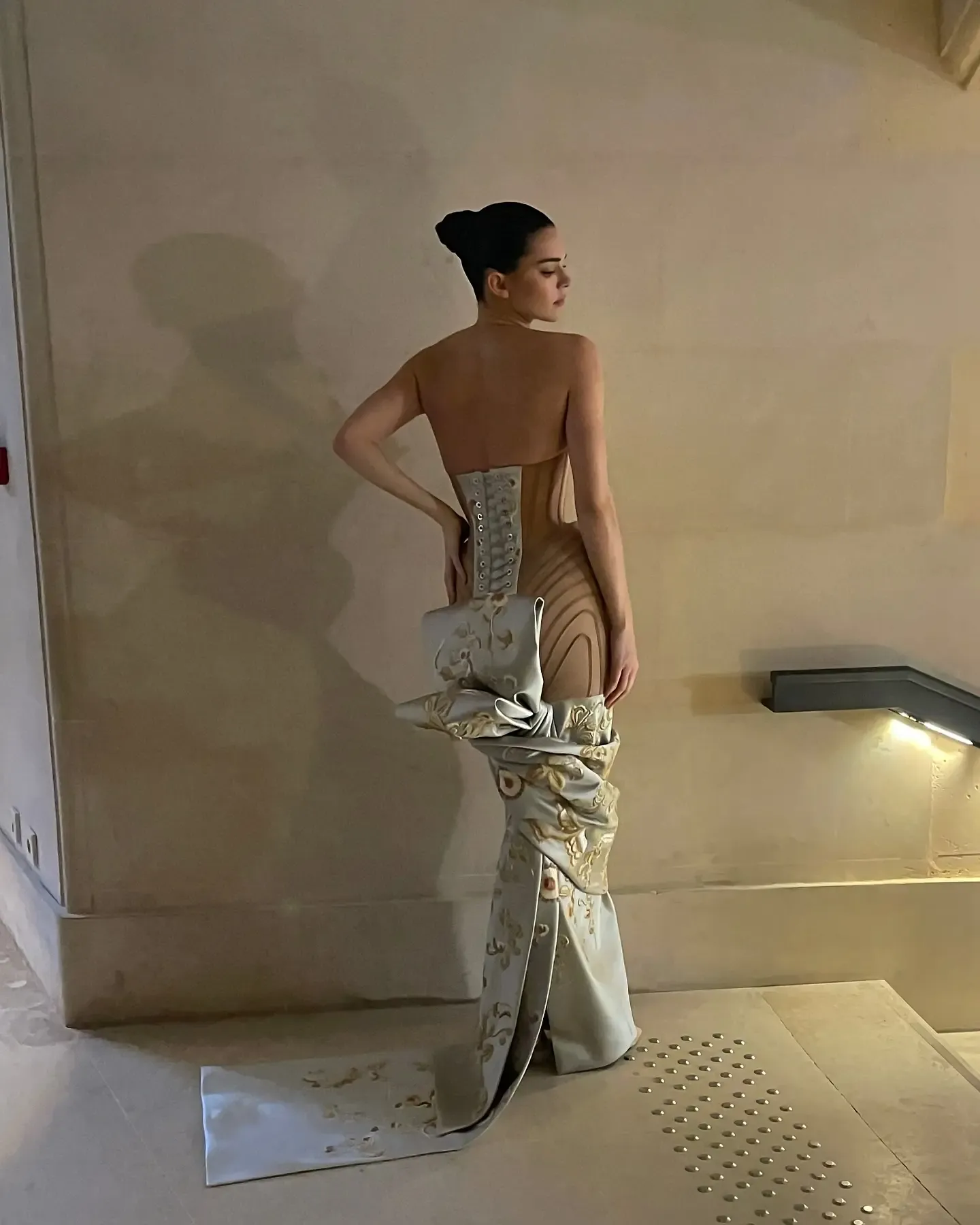 The back featured a lace-up corset and floral fabric wrapped in a bow.
