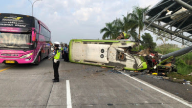 Kecelakaan Bus Pariwisata di Mojokerto, Keluarga Korban: 5 Keluarga Saya Ada di Bus