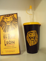 musical rey león, vaso y folleto comprados antes del musical