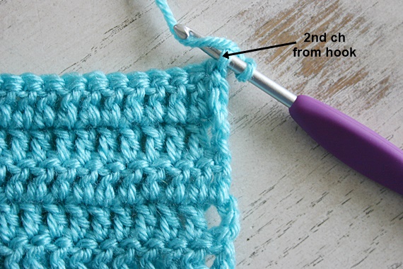 Four Ways to Avoid the Turning Chain Hole when Crocheting by Susan Carlson of Felted Button