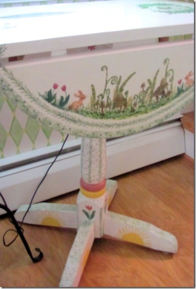 Round painted table