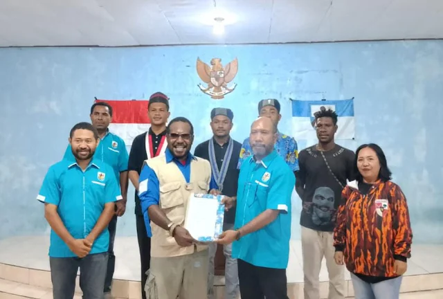 Ketua DPD KNPI Provinsi Papua Resmi Serahkan SK Caretaker KNPI Biak Numfor