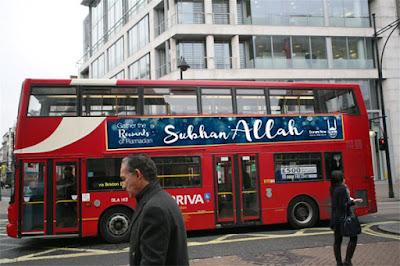 Perkataan "SUBHANALLAH" Terpampang Di Beratus-ratus Bas Merah London Sempena Ramadhan