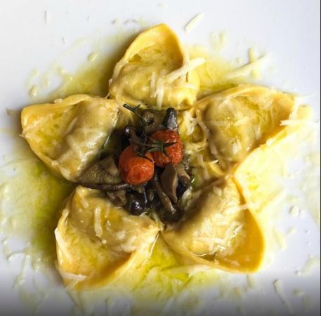 Raviolis de Setas, Trufas, y Parmigiano de Sandro