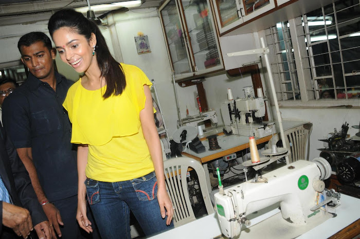 mallika sherawat visits cancer patients aid ociation. unseen pics