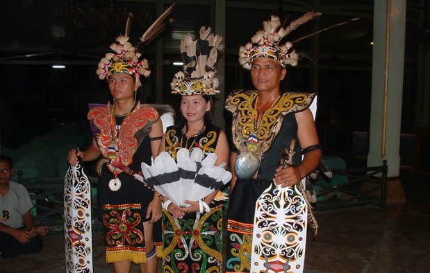 Pakaian Adat Kalimantan Timur