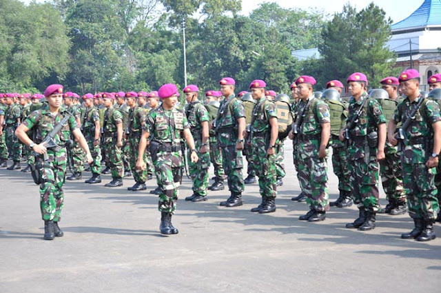 Wadan Brigif-2 Mar saat inspeksi pasukan pada pembukaan latihan pra Satgas Puter