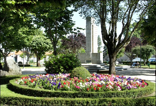 Gloria Ishizaka - Guarda - Jardim municipal