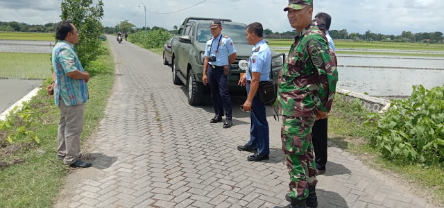 Danramil Cawas Terima Team TNI AU Survei Lokasi Karya Bakti