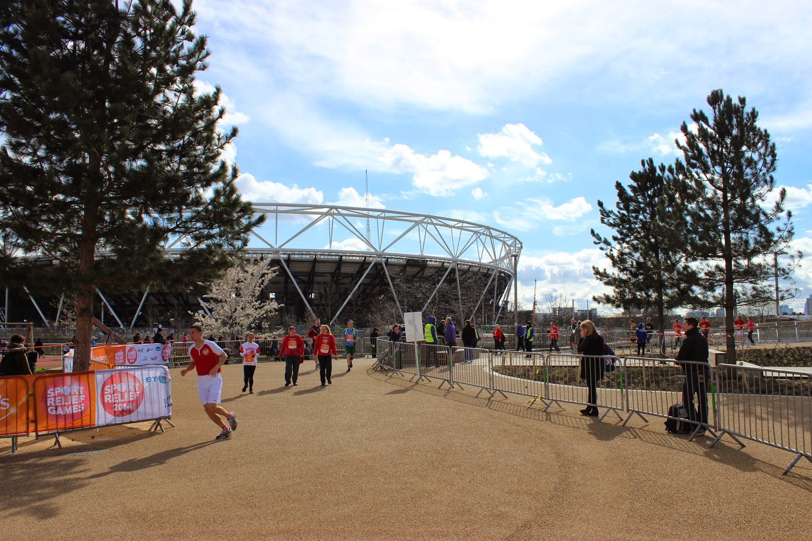 London, Sport, Sport Relief, Olympic Park, Charity, Swimming, Cycling, Comic Relief, 2014, Cycle, Run, East London, Blogger, London Blogger, Veldrome, Aquatic Centre, Olympic Stadium, London 2012, That Guy Luke, Celebrities, March 2014, Queen Elizabeth, Sport Relief 2014, Fundraising,