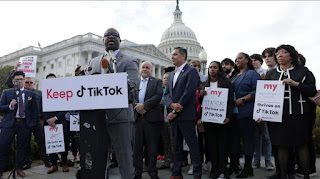 JPCN.Blog | Influencers protestam em frente ao Congresso americano contra a proibição do TikTok