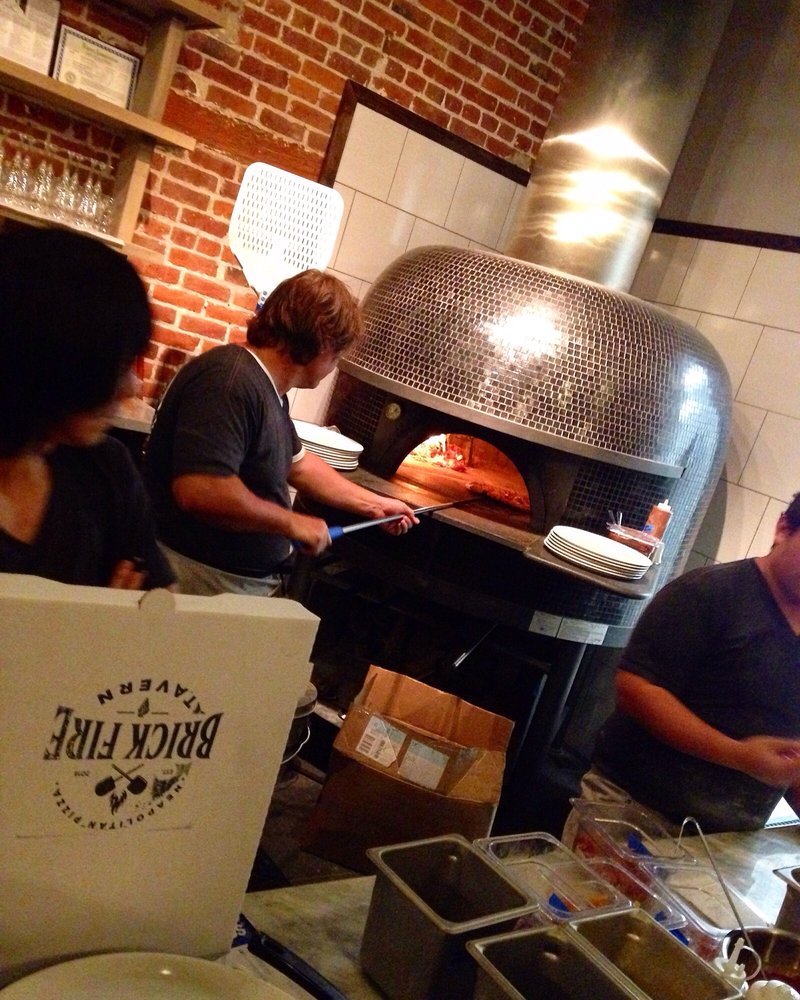 Brick Fire Tavern Honolulu pizza cooking