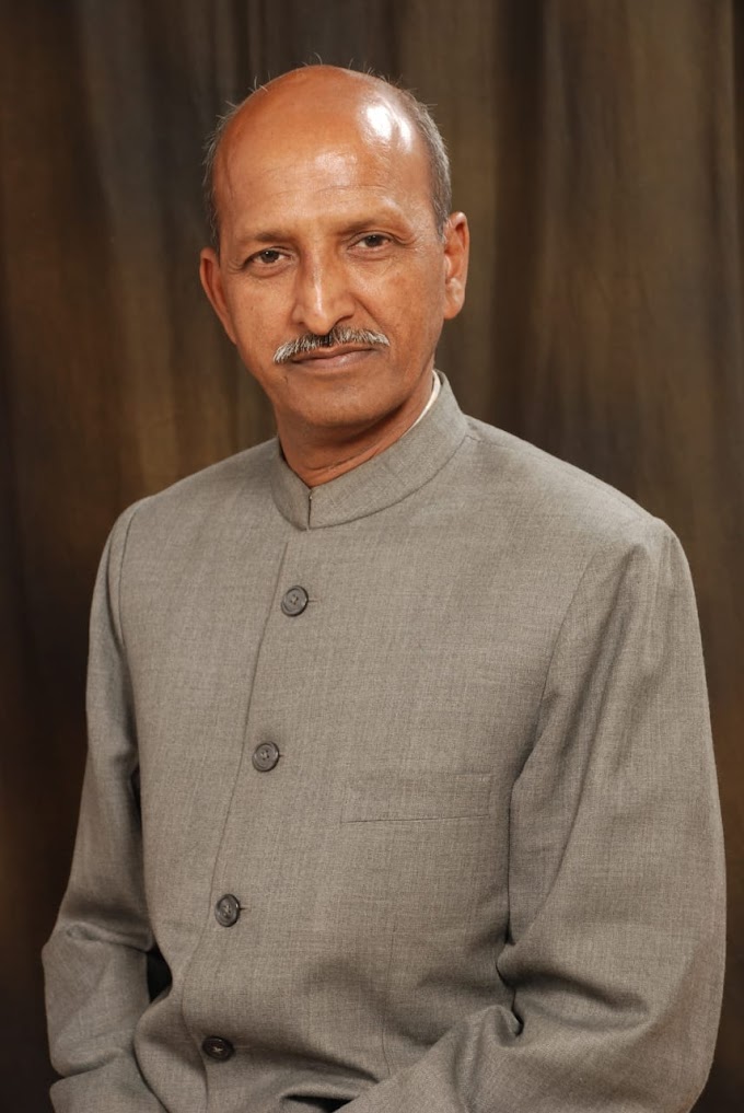 क्यों नही हम नीम पीपल और तुलसी बो रहे,