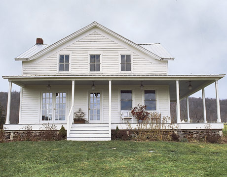 I SPY PRETTY Stunning Farmhouse  From Country  Living 
