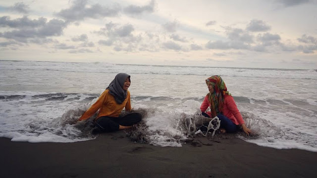 Pantai Bocor Kebumen, Menikmati Kemilau Senja Bersama Orang Tersayang