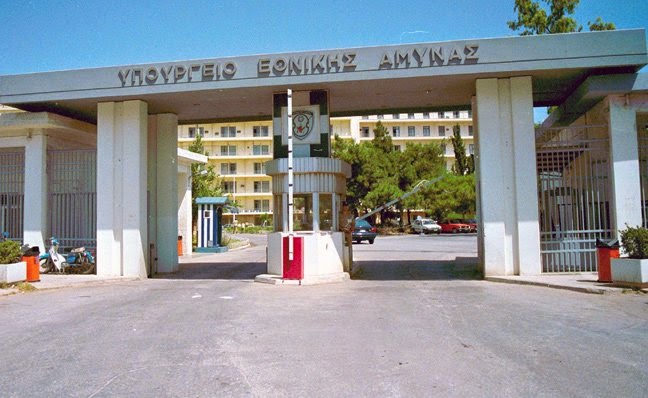 Έμμεσο μήνυμα της κυβέρνησης στους στρατιωτικούς