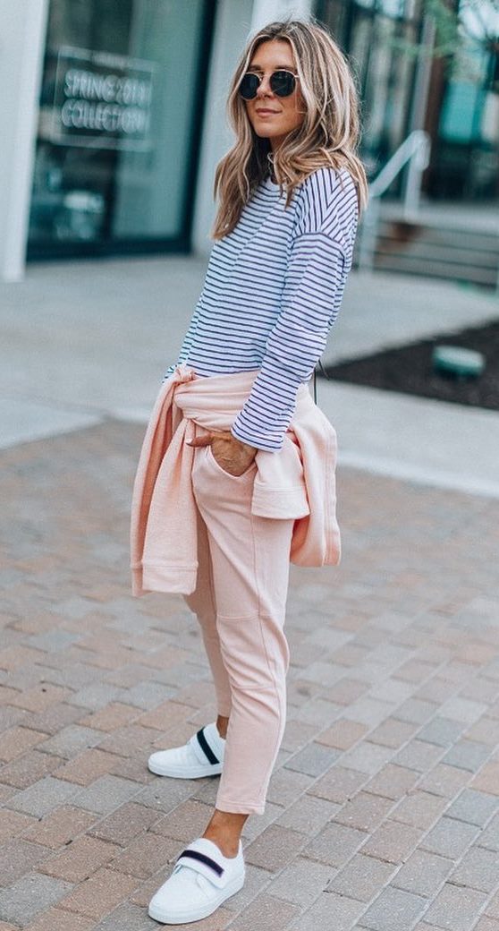 casual outfit inspiration / striped top + sweatshirt + pink pants + sneakers