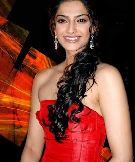 Indian Actress Sonam Kapoor Hairstyle Picture Gallery