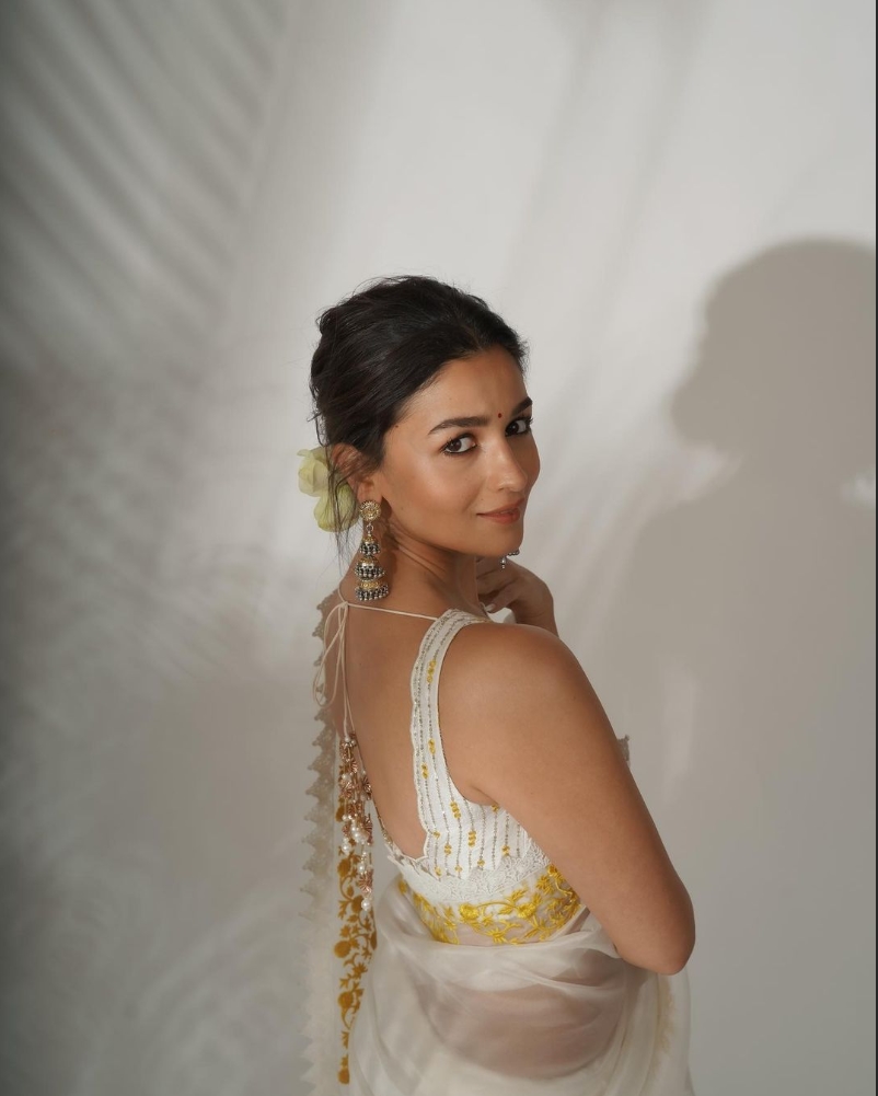 Alia Bhatt backless saree hot actress