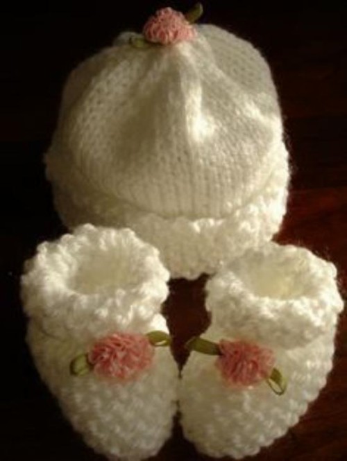 Michelle's Preemie-Newborn Booties & Hat - Free Pattern 