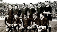 F. C. BARCELONA - Barcelona, España - Temporada 1935-36 - Ventolrá, Iborra, Raich, Munlloch, Fernández y Balmanya; Escolá, Areso, Argemí, Zabalo y Bardina - F. C. BARCELONA 2 (Enrique Fernández, Escolá) R. C. D. ESPAÑOL DE BARCELONA 0 - 02/02/1936 - Liga de 1ª División, jornada 12 - Barcelona, estadio de Les Corts - El Barcelona fue 5º clasificado en la Liga, con Patrick O'Connell de entrenador