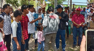 Tak Hanya Santuni Anak Yatim, Andi Amran Sulaiman Beri Bantuan Beasiswa dan Bayar Utang Cicilan Setahun Keluarga AAS Community di Soppeng 