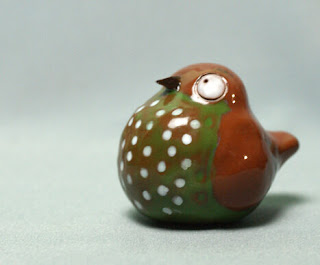 керамическая птичка-свистулька покрытая глазурью