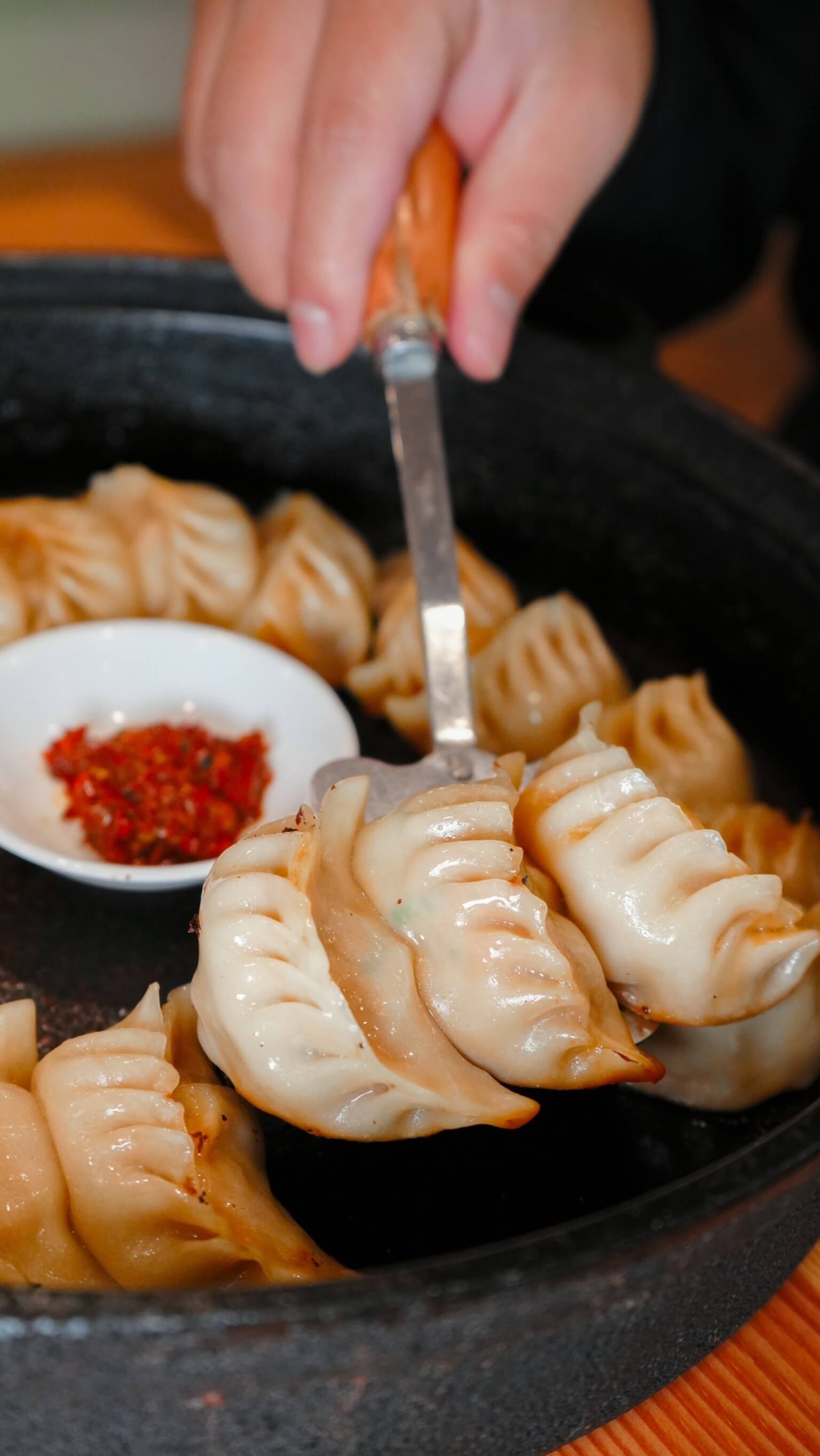 台南日式餃子店【角鑄燒餃子】有儀式感的吃餃子 自己的餃子自己動手煎