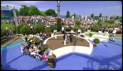 Sandra_feat_Thomas_Anders_-_The_Night_Is_Still_Young__ZDF_Fernsehgarten_10.05.20090056