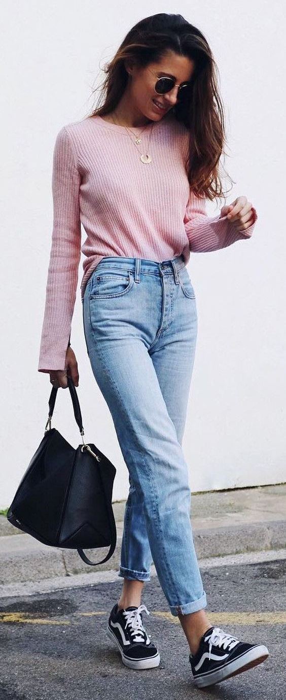 how to wear a pair of Vans : pink sweater + bag + boyfriend jeans