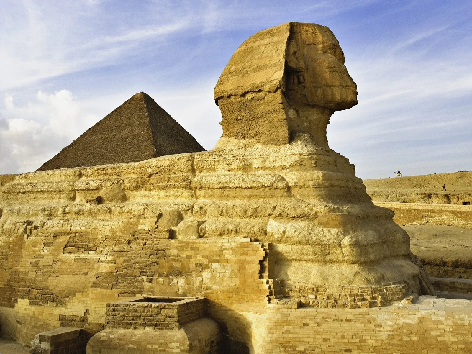 The most beautiful background of the Sphinx Egypt is one of the features of the world