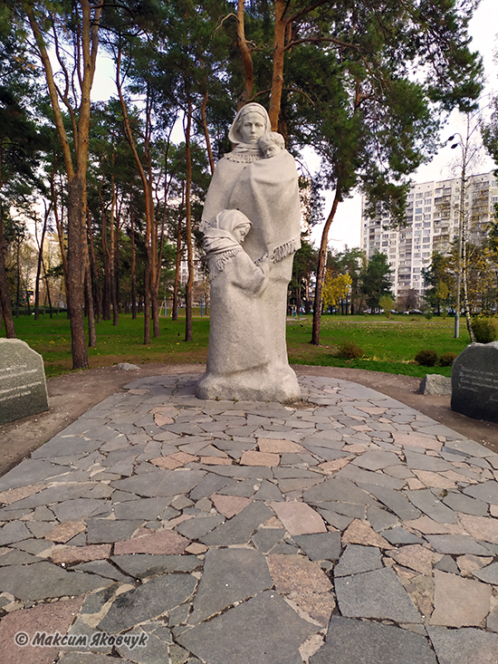 Фотограф Максим Яковчук: Пам’ятник «Матері-вдові»