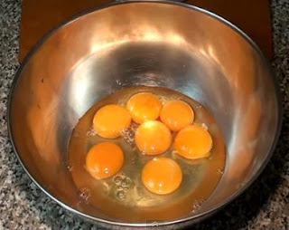 Imagen: Huevos para relleno de la tarta de limón