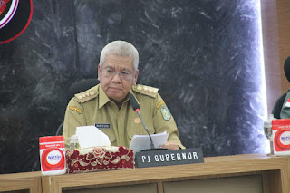Penjabat Gubernur Kalimantan Barat, dr. Harisson, M.Kes., memimpin Rapat Koordinasi lintas sektoral untuk mengamankan perayaan Imlek 2575 dan Cap Go Meh 2024.  (Adpim Pemprov Kalbar/Borneotribun)