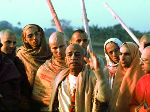 Srila Prabhupada Guiding His Disciples