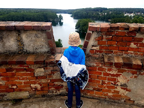 Jednodniowe wycieczki z dziećmi nad jezioro. Osadnik Gajówka i Łagów Lubuski - podróże z dzieckiem - wakacje z dzieckiem w Polsce - zbiornik Jeziorsko na Warcie