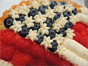 Tarta Bandera Americana con Frutas, Nata y Crema