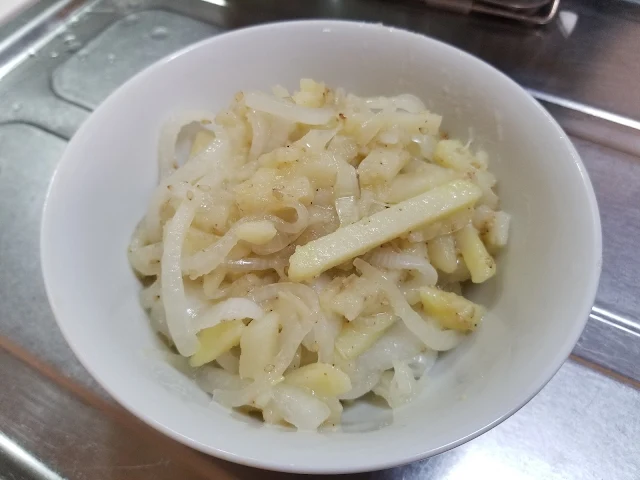 やさしい味のじゃがいも炒めがお皿中にたっぷり。