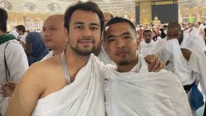 Umrah Bareng Raffi Ahmad Putra Siregar Banyak Kenalan Artis