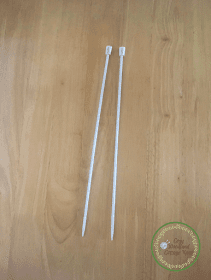 Picture of plastic knitting needles