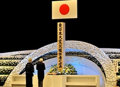 Às 14h46, horário local, o Japão fez um minuto de silêncio para lembrar as vítimas. A cerimônia foi comandada pelo imperador Akihito e pela imperatriz Michiko.