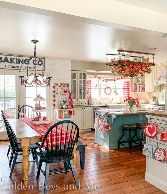 Valentine's Day Decor - www.goldenboysandme.com